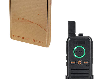 Ασύρματος πομποδέκτης Walkie Talkie FM Transceiver δίπλα στη συσκευασία του