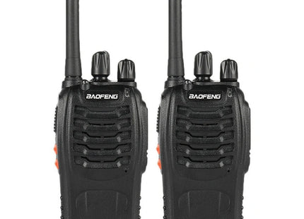 Δύο μαύροι Baofeng BF-888s πομποδέκτες σε μπροστινή όψη