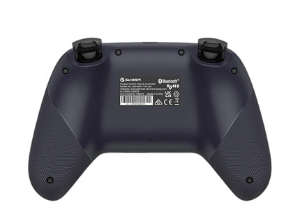 Πίσω όψη του GameSir Nova Lite μωβ gamepad με αντιολισθητικές λαβές και ετικέτα Bluetooth