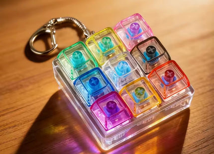 Μπρελόκ fidget πληκτρολόγιο 9 πλήκτρων με LED πάνω σε τραπέζι