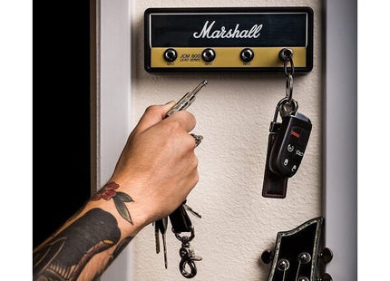 Κλειδοθήκη Marshall JCM800 τοποθετημένη σε τοίχο με κρεμασμένα κλειδιά