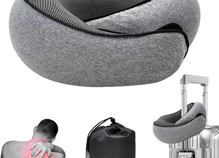 Γκρι μαξιλάρι αυχένα Memory Foam με θήκη μεταφοράς δίπλα σε βαλίτσα
