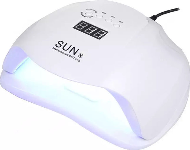 Λευκό φουρνάκι νυχιών SUN ONE UV X UV LED 54W με αναμμένες εσωτερικές λυχνίες, ψηφιακή οθόνη και πλήκτρα χρόνου.
