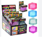 Συσκευασία Cube Squeeze Ball και τέσσερις squishy κύβοι σε ροζ μπλε πράσινο και μωβ χρώμα