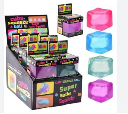 Συσκευασία Cube Squeeze Ball και τέσσερις squishy κύβοι σε ροζ μπλε πράσινο και μωβ χρώμα